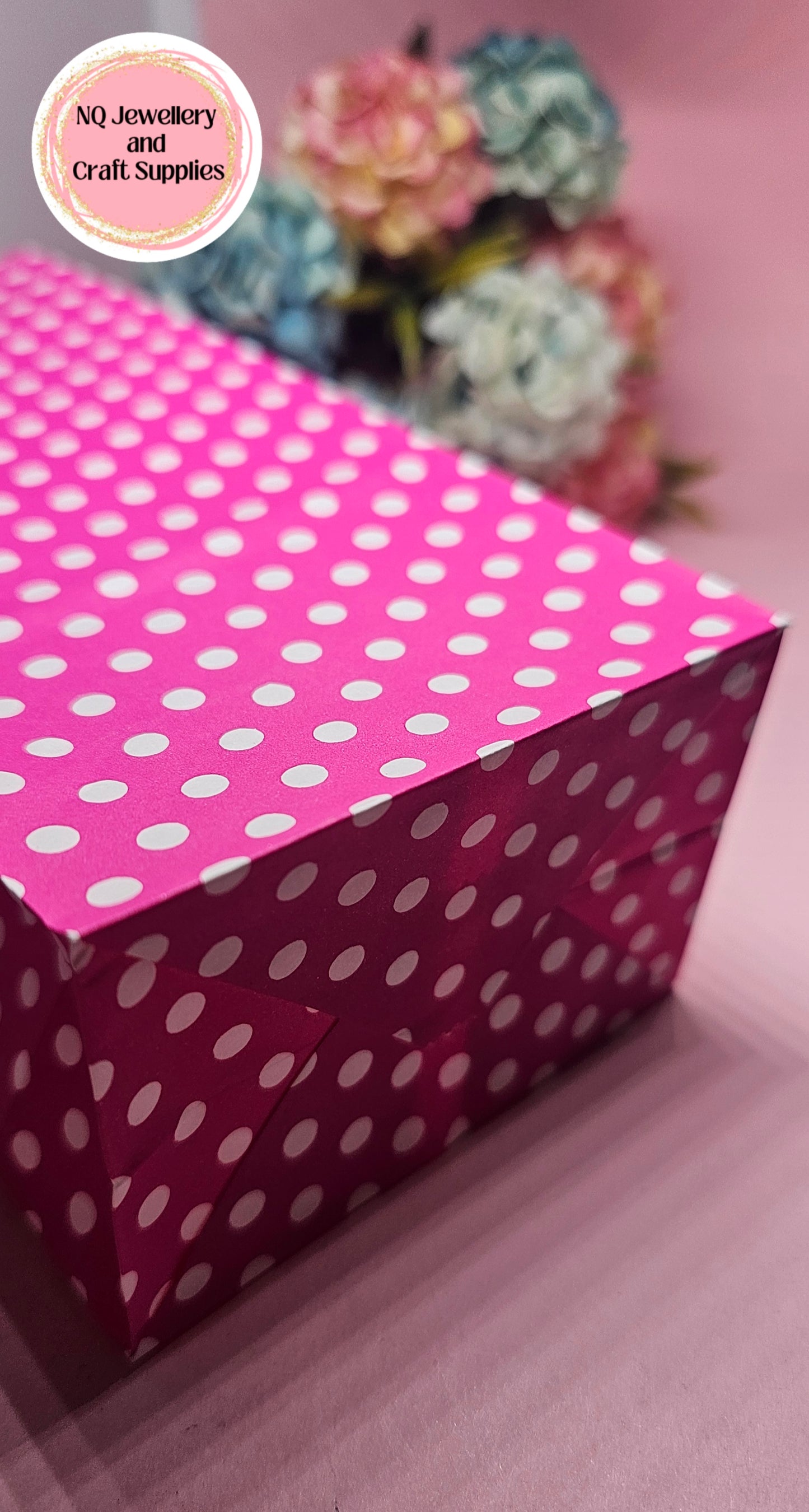 Paper Bags Party Favour Bags /Wedding Bags/ Lolly Bags/ Flat Bottom 19.8x9x6.2cm Market Bags Packaging / Pink with White Polka Dot