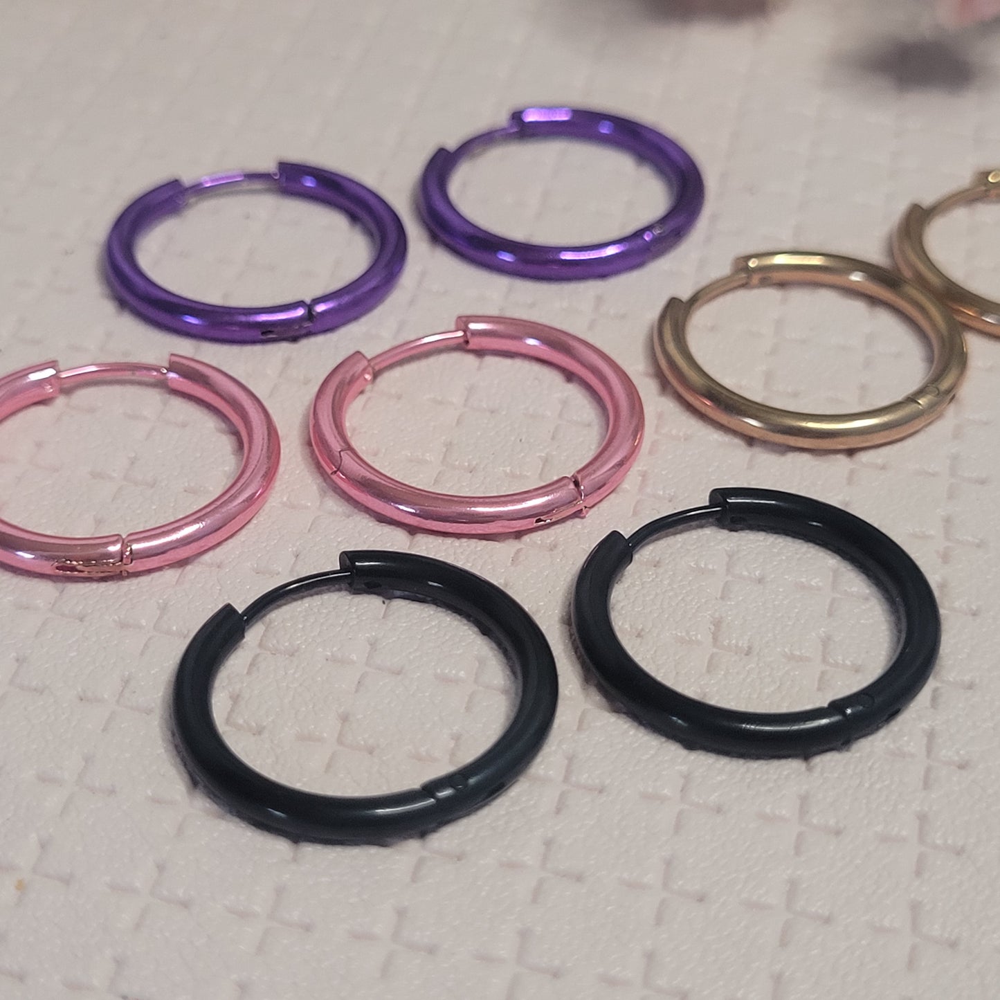 Huggie Hoop Earrings Pink 2mm / Black Rose Gold Rainbow 2.5mm thickness / Stainless Steel / 18mm