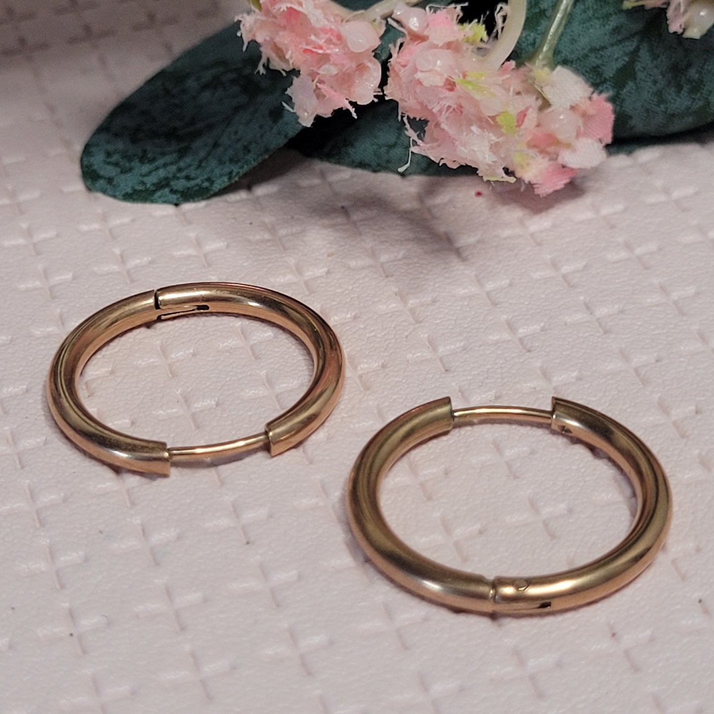 Huggie Hoop Earrings Pink 2mm / Black Rose Gold Rainbow 2.5mm thickness / Stainless Steel / 18mm