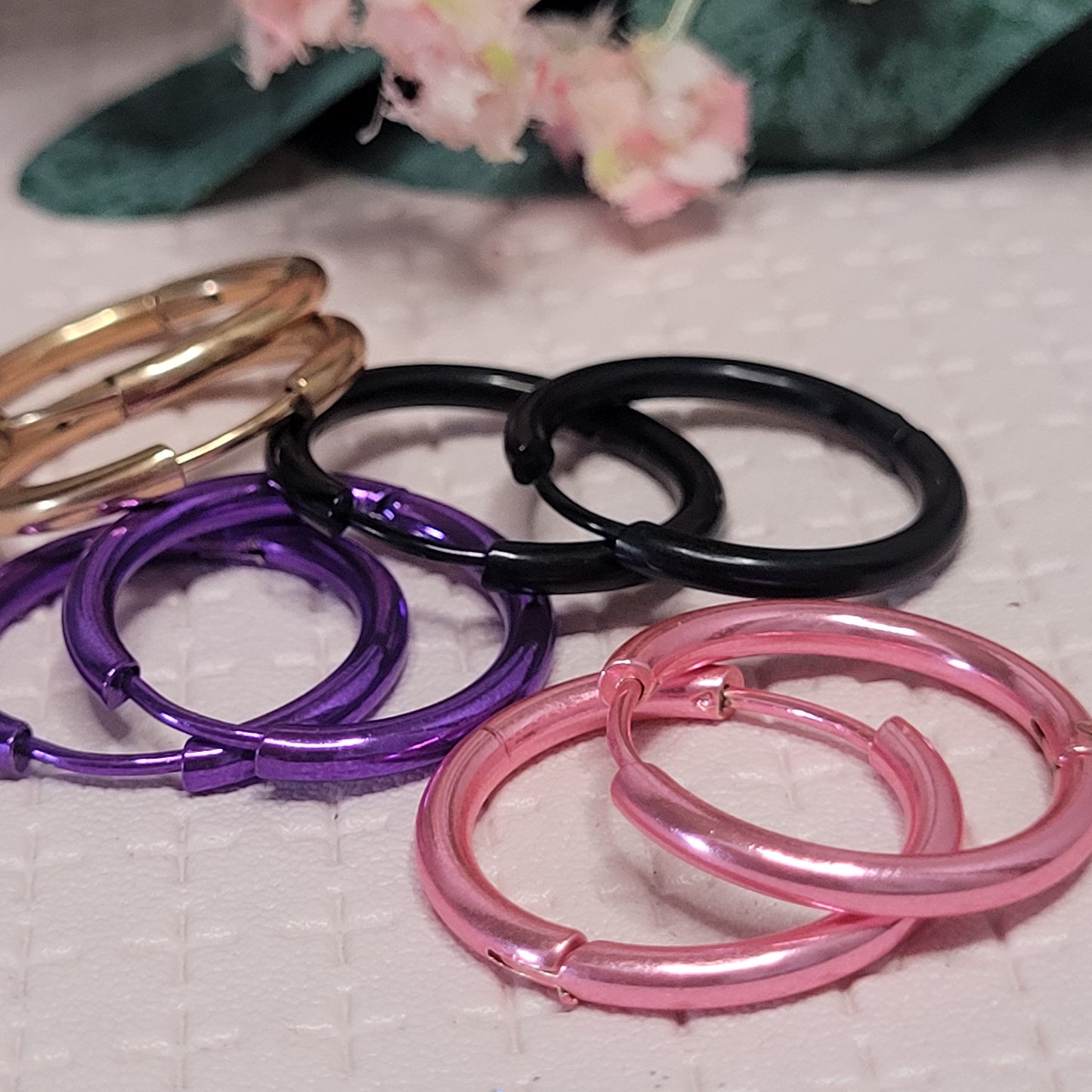Huggie Hoop Earrings Pink 2mm / Black Rose Gold Rainbow 2.5mm thickness / Stainless Steel / 18mm