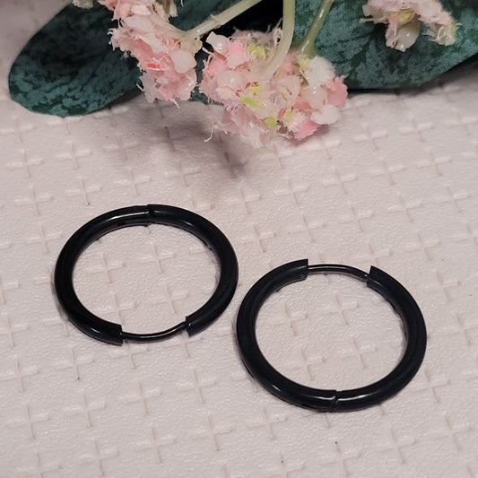 Huggie Hoop Earrings Black 2.5mm thickness / Stainless Steel / 18mm
